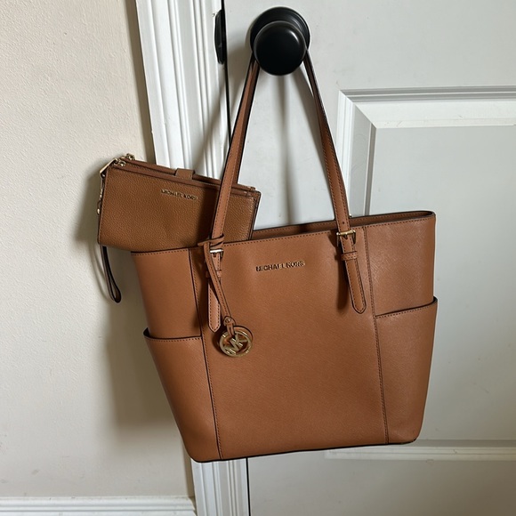 Michael Kors handbag - Picture 2 of 3